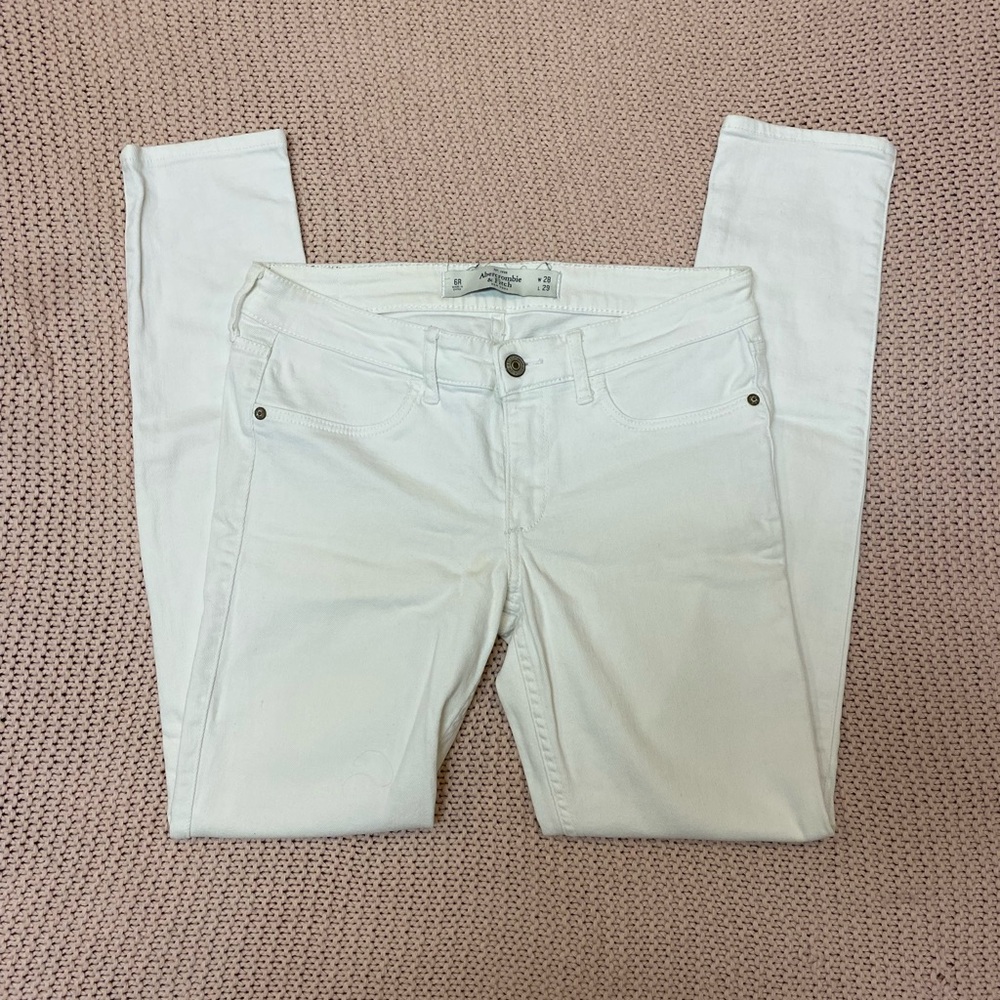 ✰ abercrombie and fitch low waisted white skinny jeans ✰